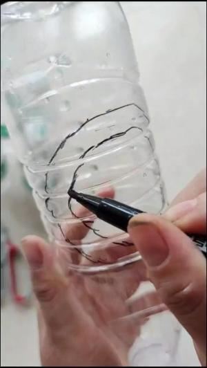 Vaso suspenso de litros PET Imagem ilustrativa
